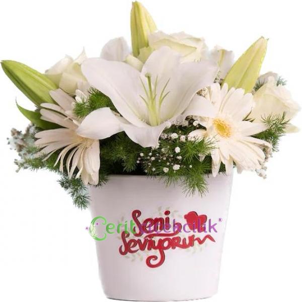  Kemer Çiçek Gönder Seni Seviyorum Mesajlı Beyaz Gerbera ve Lilyum Aranjmanı
