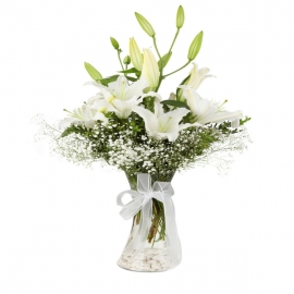  Kemer Çiçek Vazoda Beyaz Lilyumlar