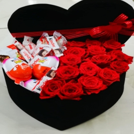  Kemer Çiçek Kalp Kutuda Çikolata ve Güller